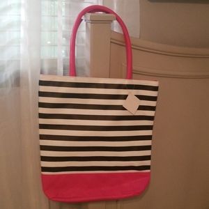 Nylon tote + with pouch